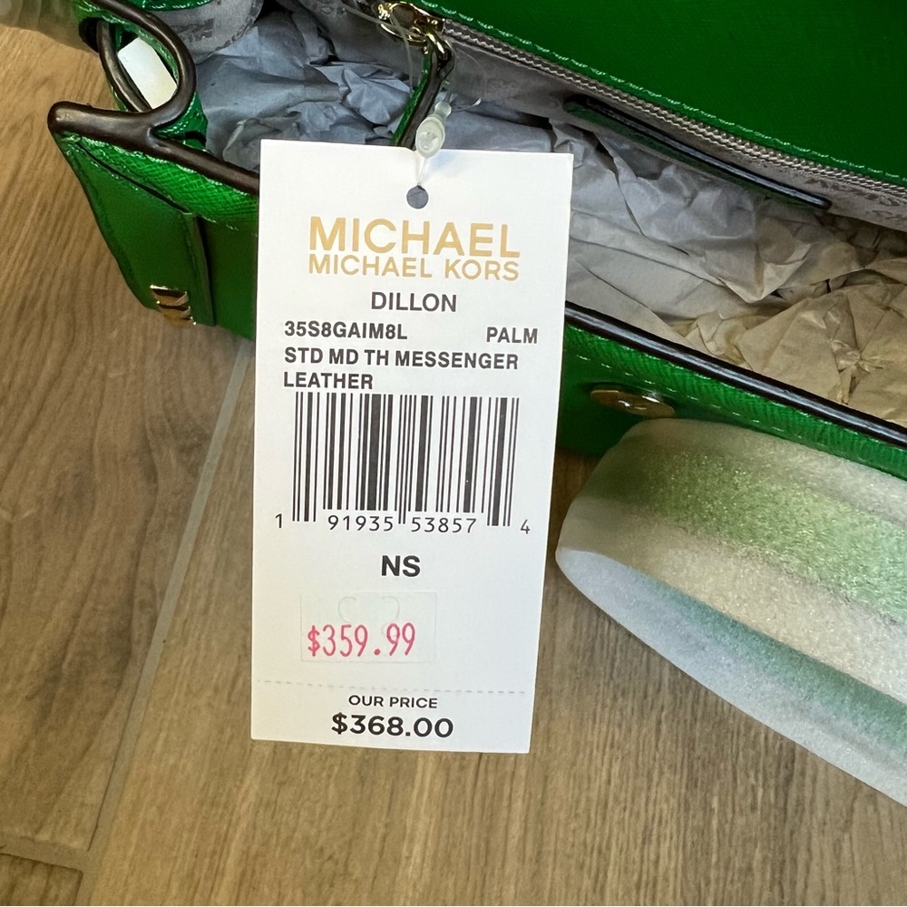 Michael Kors Dillon Messenger - Picture 10 of 10